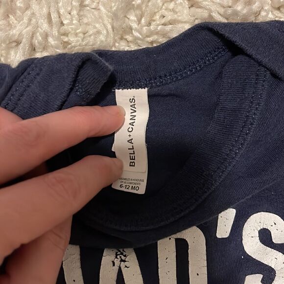 Bundle of Two Short Sleeve Mom & Dad Onesies 6-12 months - Picture 2 of 2